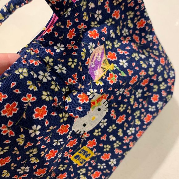 VINTAGE 2000 HELLO KITTY FLORAL BAG WITH EMBROIDERED DETAIL - Picture 8 of 8